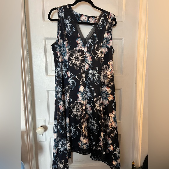 Christopher & Banks Forever Scarlett Floral Dress NWT - Picture 1 of 7